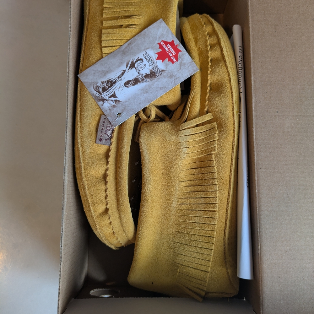 BNWT Laurentian Chief Moccasins